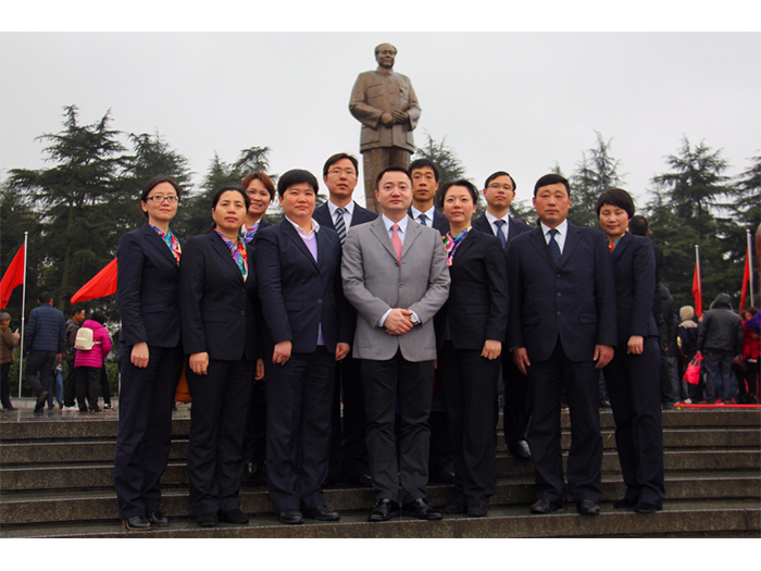 2015公司经营班子祭拜毛主席